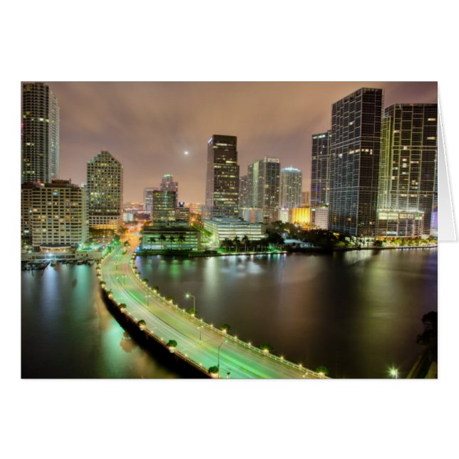 Bridge leads across waterway to downtown (Devant horizontal)