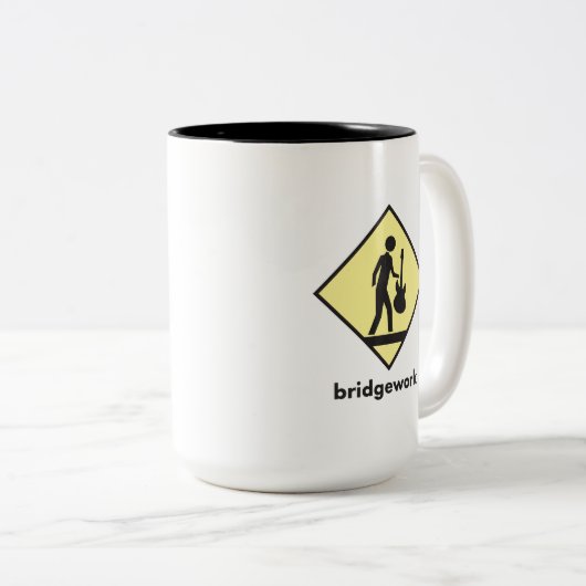 Bridgewerk "Musician Crossing" Tweekleurige Koffiemok (Voorkant rechts)