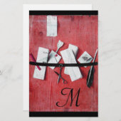 BRIEF HOLDER IN HOUT MONOGRAM rood zwart wit Briefpapier (Voorkant / Achterkant)