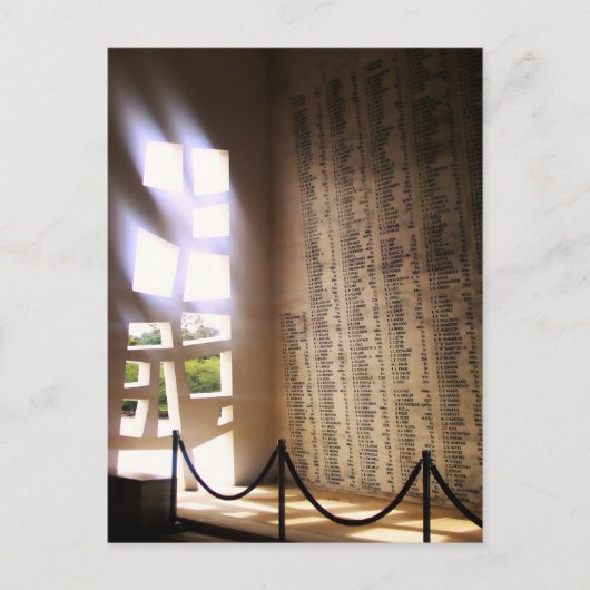 briefkaart "Hallow Walls" (Voorkant)