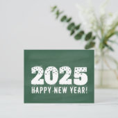 Briefkaart met tekst van 2025 op schoolbord. Nieuw (Staand voorkant)