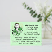 Briefkaart Retro Happy Lady Money Savings (Staand voorkant)