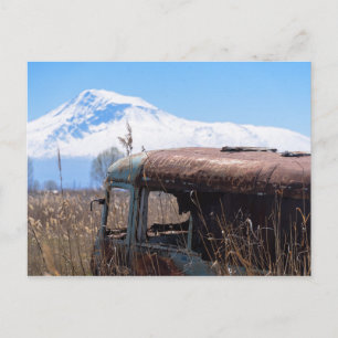 Briefkaart van Ararat-bergen en roestbussen