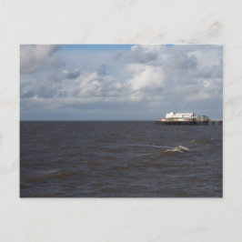 Briefkaart van Blackpool Pier en Stormy Zee