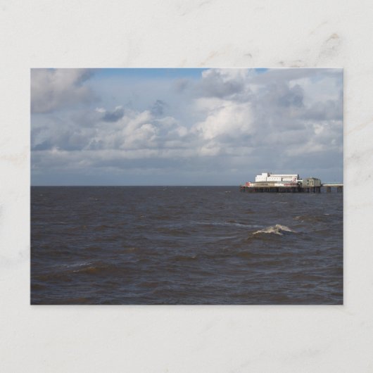 Briefkaart van Blackpool Pier en Stormy Zee (Voorkant)
