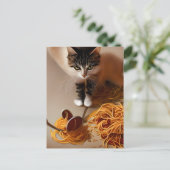 Briefkaart van kat-etensspaghetti (Staand voorkant)