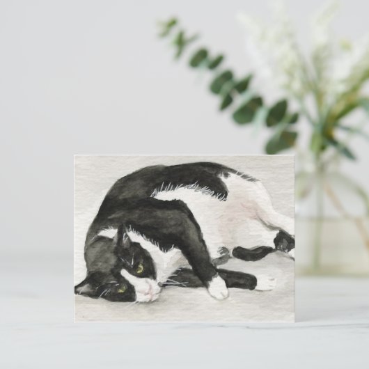 briefkaarten voor "Comfortable Tuxedo Cat" (Staand voorkant)