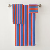 Bright Blue Red Pink Retro Stripe Pattern Bad Handdoek (Insitu)