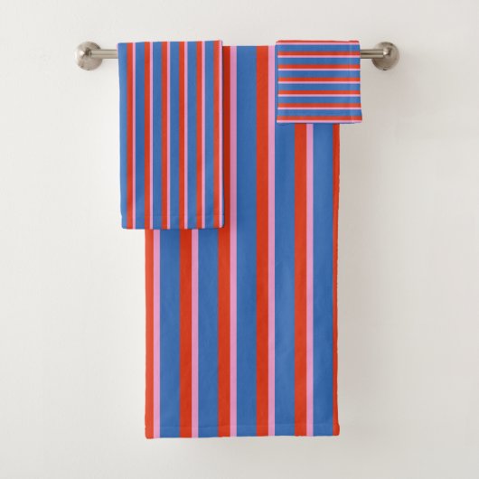 Bright Blue Red Pink Retro Stripe Pattern Bad Handdoek (Insitu)