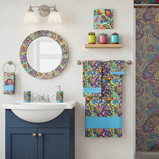 Bright florale paisley bad handdoek