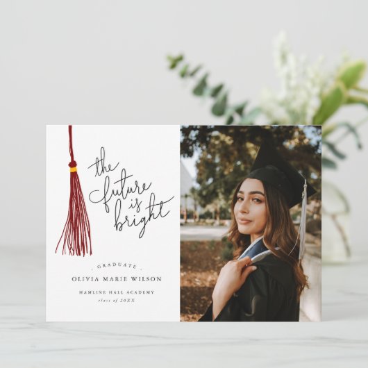 Bright Future Maroon Graduation Faire-part (Debout devant)