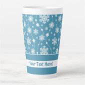 Bright Sky Blue Winter White Snowflake Pattern Latte Mok (Voorkant)