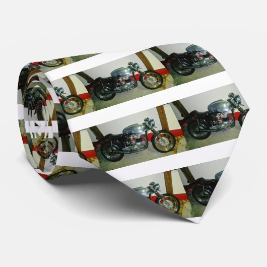 British Triton Motorcycle. Stropdas (Opgerold)