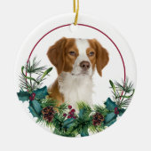 Brittany Dog Evergreen Wreath Keramisch Ornament (Voorkant)
