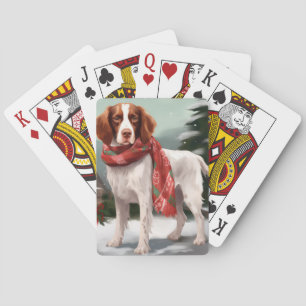 Brittany Spaniel hond in de sneeuw met Kerstmis Pokerkaarten