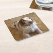 brittany spaniel leg vierkante kartonnen onderzetter (Schuin)