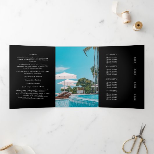 Brochure à trois volets noir | Logo d'entreprise p (Intérieur)