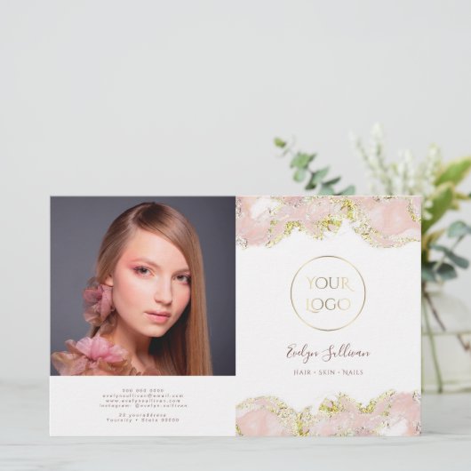 Brochure bidirectionnelle design marbré rose (Debout devant)