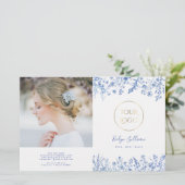 Brochure bifold fleur sauvage bleu français (Debout devant)