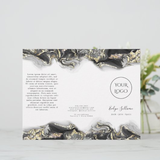 brochure design en marbre noir (Debout devant)