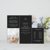 Brochure triplée noire sur le prix du logo d'entre (Debout devant)