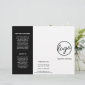 Brochure triplée personnalisée en noir et blanc (Debout devant)