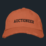 Brodée Casquette brodé<br><div class="desc">Texte brodé "AUCTIONEER". Faites savoir à tout le monde que vous êtes un encanteur !</div>