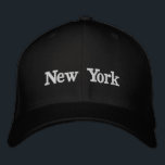 Brodée Casquette de New York<br><div class="desc">Voici notre Casquette "New York" - un accessoire intemporel et emblématique qui rend hommage à la ville qui ne dort jamais. Conçu avec un mélange de style et de sophistication urbaine, ce casquette est plus qu'un simple accessoire ; c'est une pièce de déclaration qui vous permet de porter un morceau...</div>