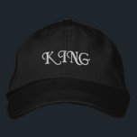Brodée Casquette Roi Noir sophistiqué avec brodeur person<br><div class="desc">Améliorez votre style grâce au casquette réglable en noir qui présente le texte "King". La broderie ajoute une touche de pourcentage à la visière en coton. Confortable et polyvalent,  il est parfait pour l'usure quotidienne et les occasions spéciales.</div>