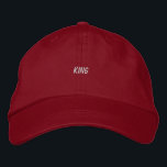 Brodée Casquette rouge vif avec King Custom Printing Text<br><div class="desc">Faites une déclaration audacieuse avec ce casquette rouge vif,  avec "King" habilement brodé sur le devant. Le design unique allie un savoir-faire de haute qualité à une sangle réglable pour un ajustement customisé. Parfait pour ceux qui veulent express leur individualité avec une touche de flair royal.</div>