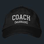 Brodée Funny Entraîneur Wannabe Casquette sportif<br><div class="desc">Élevez votre sens de l'humour avec notre casquette noir "Coach (wannabe)", conçu pour ajouter une touche de charme ludique à votre tenue. Doté d'un texte blanc audacieux, ce casquette est un délicieux clin d'oeil à tous ces aspirants entraîneurs qui embrassent le côté léger de leur voyage. Que vous soyez un...</div>