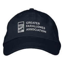 Un plus grand casquette d'association de