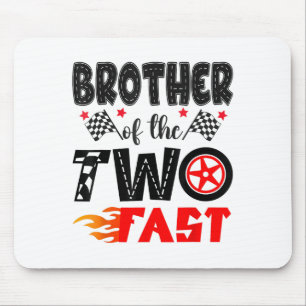 Broer van de twee snelle 2e verjaardag jongen race muismat
