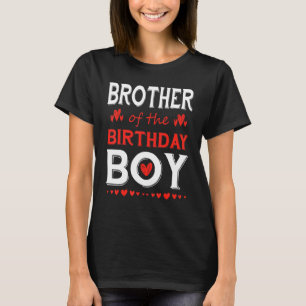 Broer van de vogeltjejongen die familie B aanpast T-shirt