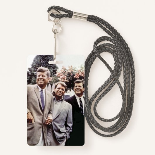 Broers met President John Kennedy White House Badge (Voorkant met draagriem)