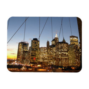 Brooklyn Bridge bij schemer met skyline van Manhat Magneet