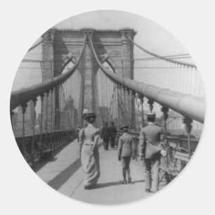 Brooklyn Bridge Crossing Ronde Sticker