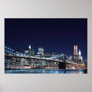 Brooklyn Bridge en Manhattan Skyline 's nachts Poster