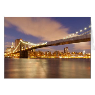 Brooklyn Bridge et Manhattan à la nuit.