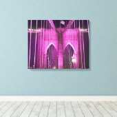 Brooklyn Bridge Lit Paars Canvas Afdruk (Insitu (Houten vloer))