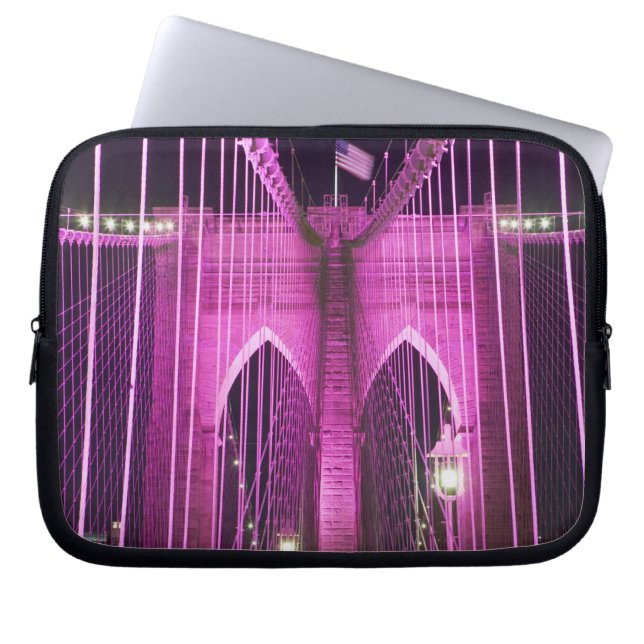 Brooklyn Bridge Lit Paars Laptop Sleeve (Voorkant)