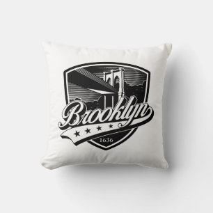 Brooklyn Schild met Swoosh Design Kussen