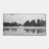 Brouillard matinal au-dessus du lac en noir et bla (Recto)