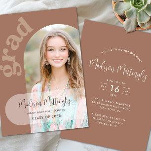 Brown Boho Arch Graduation Party Fotouitnodiging Kaart