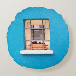 BROWN CLAY POT ON WINDOW ROND KUSSEN