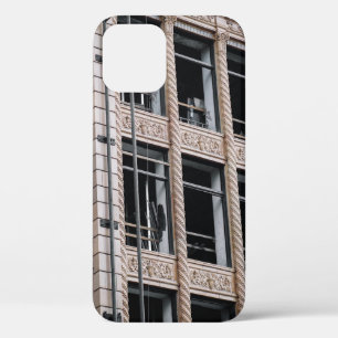 BROWN CONCRETE BOUWING MET GLASS-VENSTERS iPhone 12 HOESJE