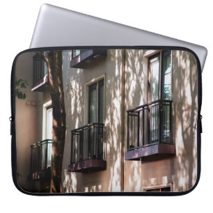 BROWN CONCRETE BOUWING TIJDENS DAG-4 LAPTOP SLEEVE
