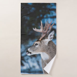 BROWN DEER IN TILT SHIFT LENS BADHANDDOEK