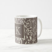 Brown Élégant Monogram Mug (Devant droit)