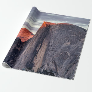 BROWN EN GRAY ROCK FORMATION ONDER GRAY CLOUDS CADEAUPAPIER